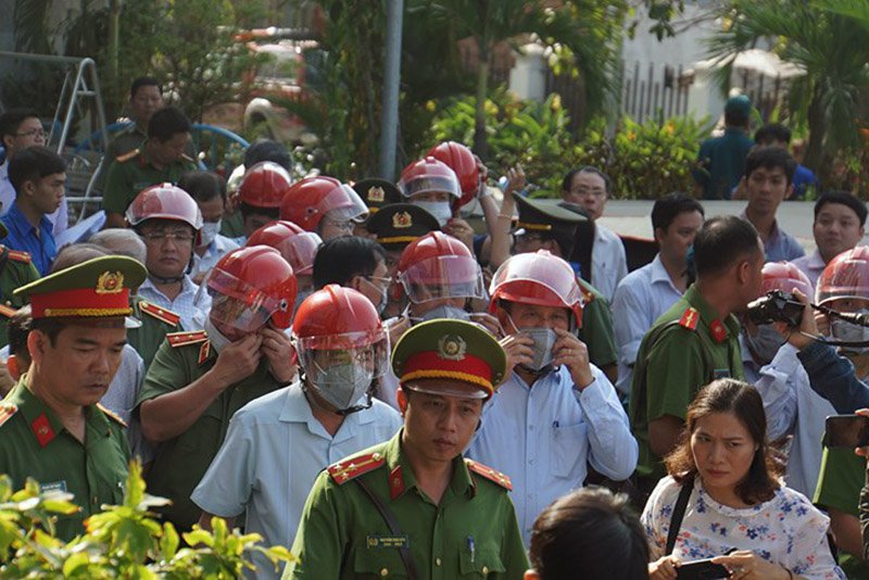 Phó Thủ tướng Trương Hòa Bình đối thoại với cư dân vụ cháy 13 người chết Phó Thủ tướng Trương Hòa Bình đối thoại với cư dân vụ cháy 13 người chết